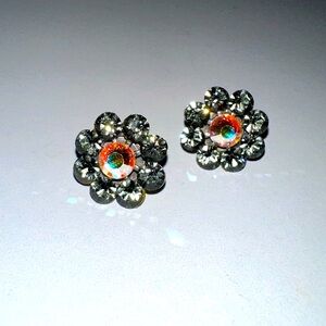 Tarina Tarantino post flower earrings